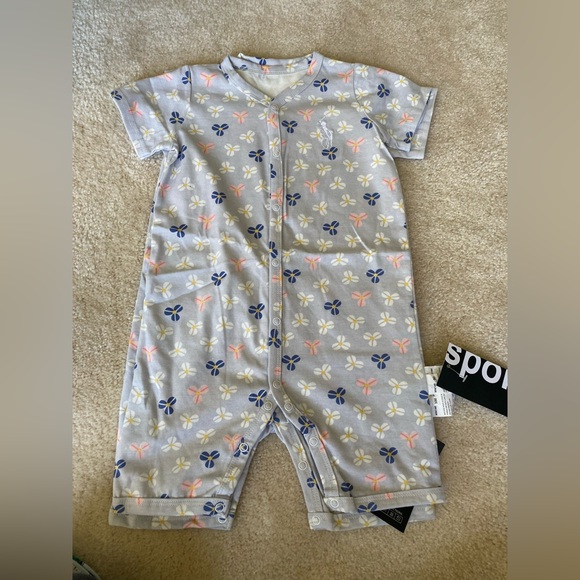 Gap size 100 flower printed onesies - Picture 1 of 4